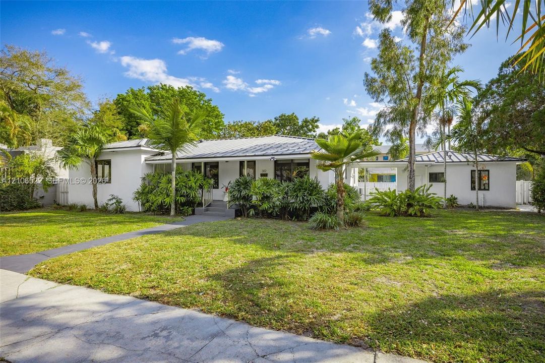 En Venta: $1,699,000 (4 camas, 3 baños, 2310 Pies cuadrados)