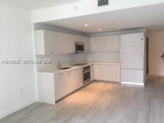 В аренду: $3,400 (1 спален, 1 ванн, 776 Квадратных фут)