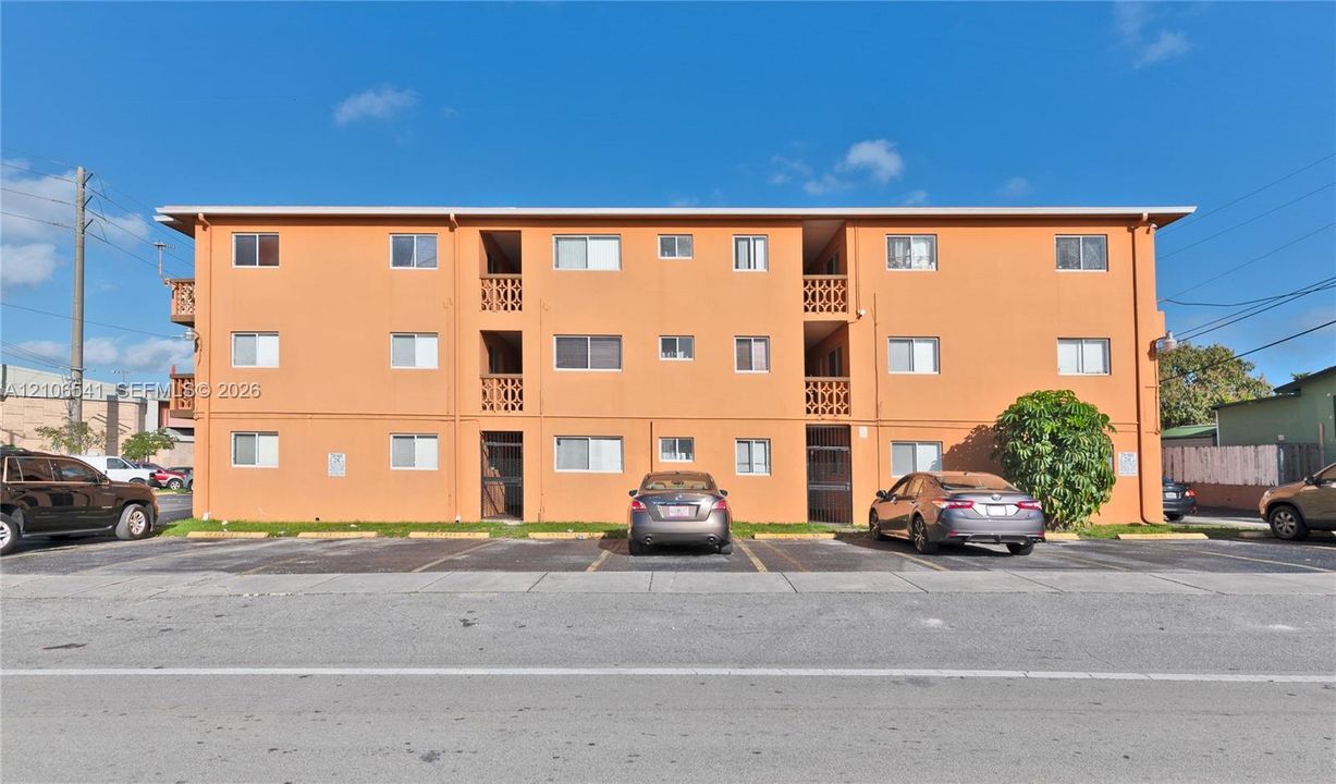 For Sale: $210,000 (2 beds, 1 baths, 614 Square Feet)