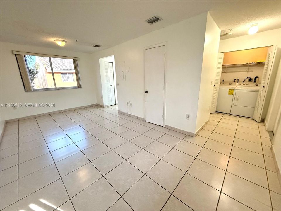 For Sale: $280,000 (2 beds, 2 baths, 1000 Square Feet)