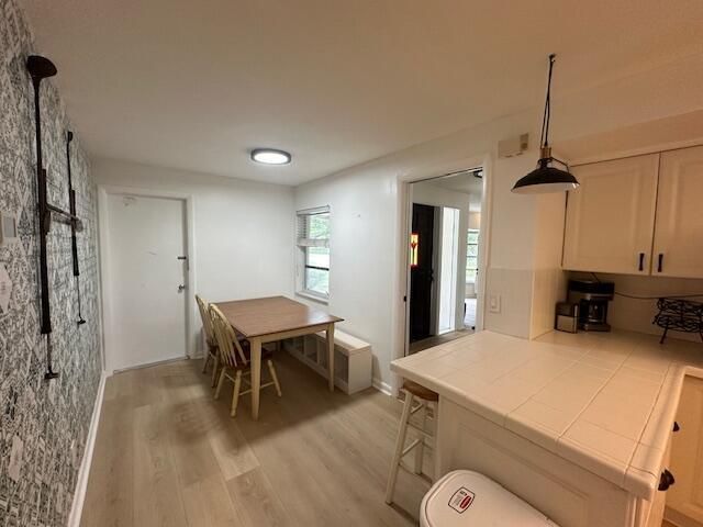 Kitchen / Dining Area