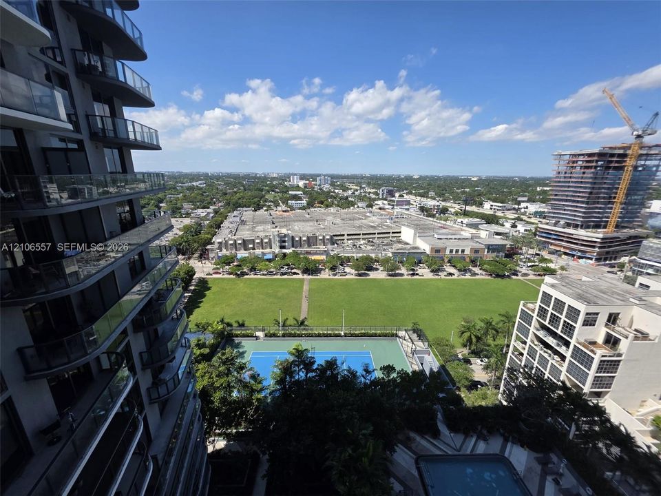 For Rent: $3,200 (1 beds, 1 baths, 737 Square Feet)