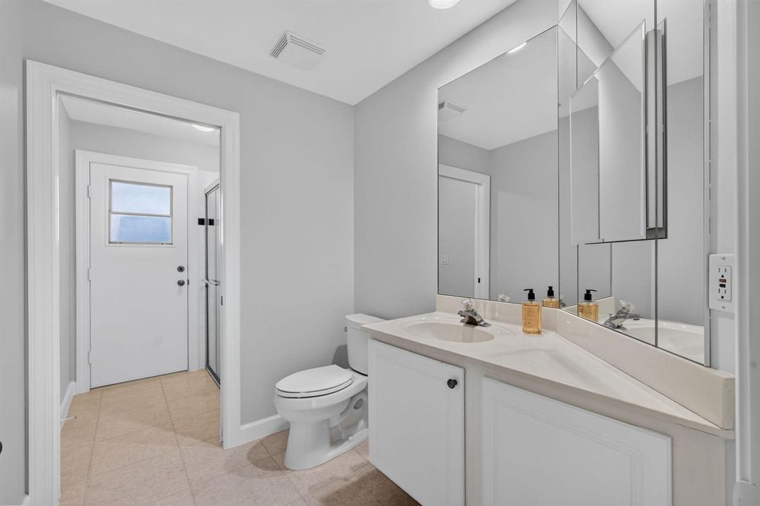 bathroom to pool