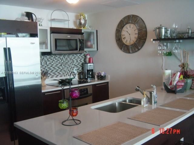 For Rent: $2,800 (1 beds, 1 baths, 838 Square Feet)