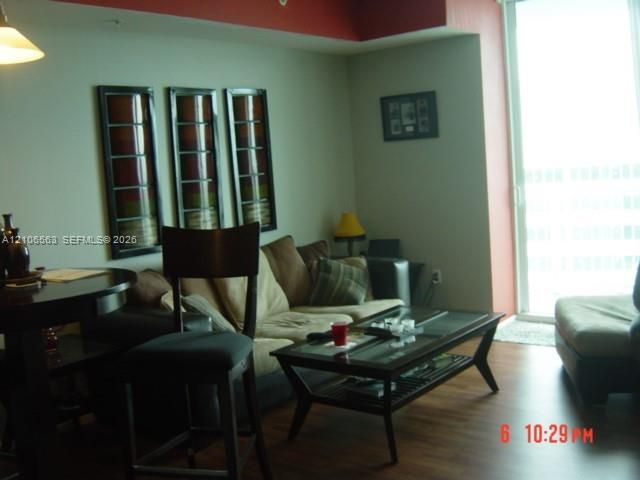 For Rent: $2,800 (1 beds, 1 baths, 838 Square Feet)