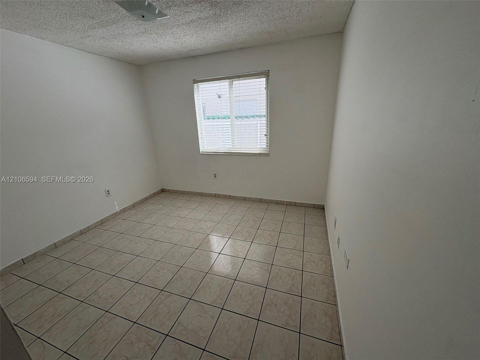 2nd bedroom 11'X13'