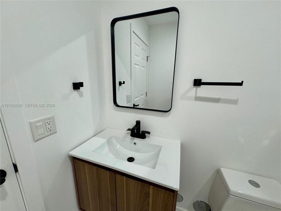 В аренду: $2,300 (2 спален, 1 ванн, 650 Квадратных фут)