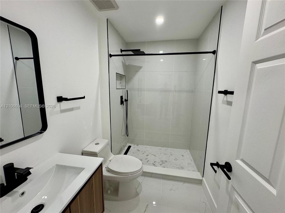 В аренду: $2,300 (2 спален, 1 ванн, 650 Квадратных фут)