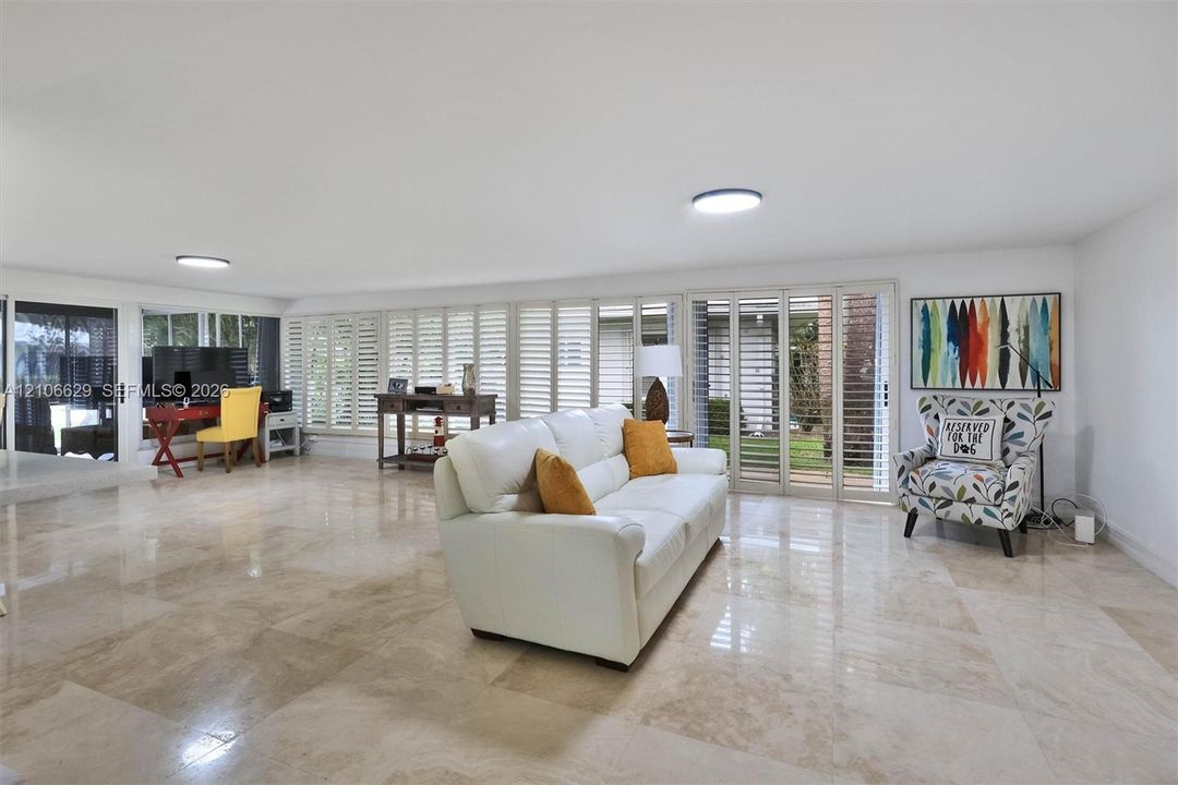 En Venta: $950,000 (2 camas, 2 baños, 2020 Pies cuadrados)