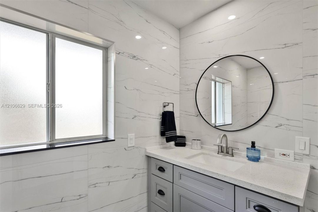En Venta: $950,000 (2 camas, 2 baños, 2020 Pies cuadrados)