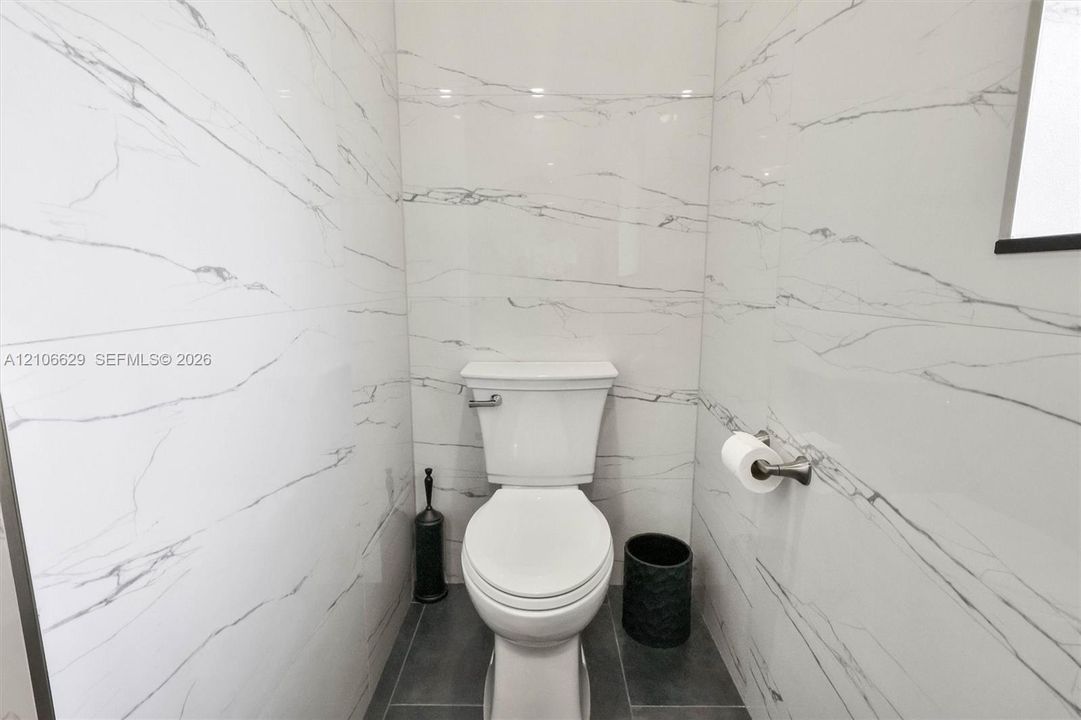 En Venta: $950,000 (2 camas, 2 baños, 2020 Pies cuadrados)