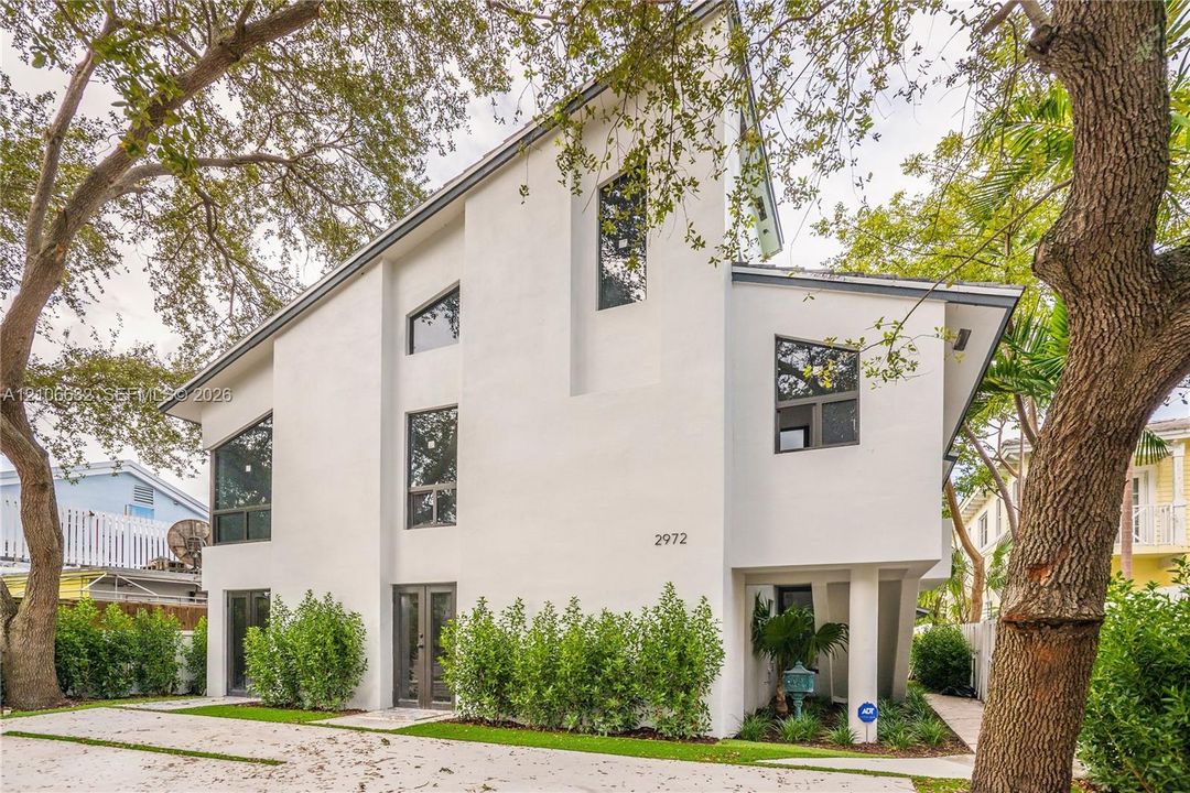 For Rent: $7,000 (3 beds, 2 baths, 2200 Square Feet)