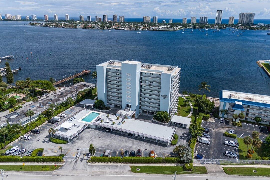040-3040LakeShoreDrive-502-RivieraBeach-