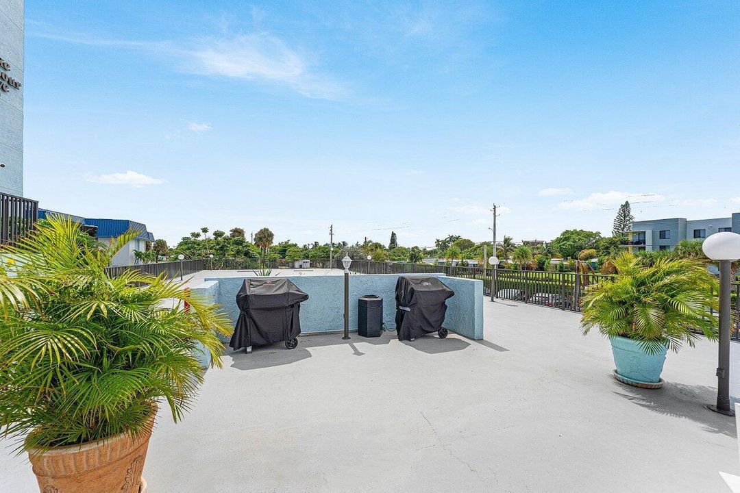 032-3040LakeShoreDrive-502-RivieraBeach-