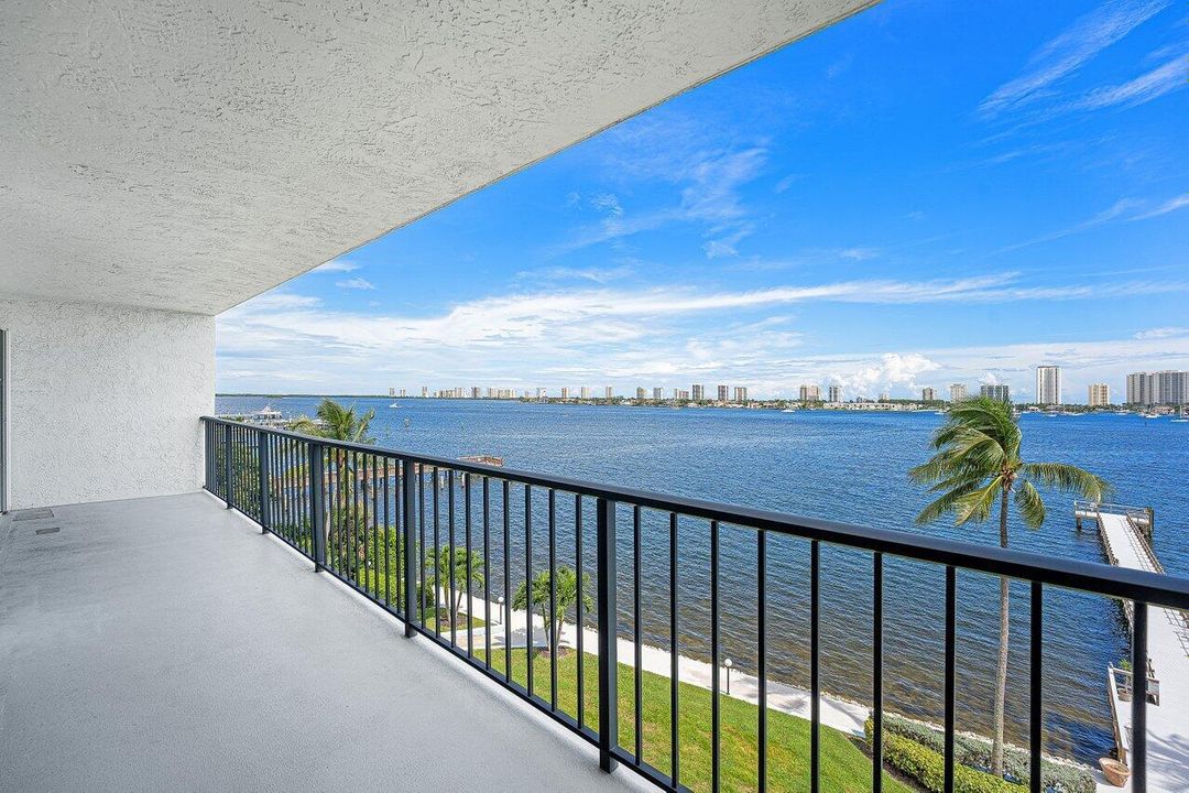 028-3040LakeShoreDrive-502-RivieraBeach-