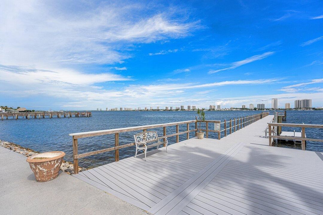 051-3040LakeShoreDrive-502-RivieraBeach-