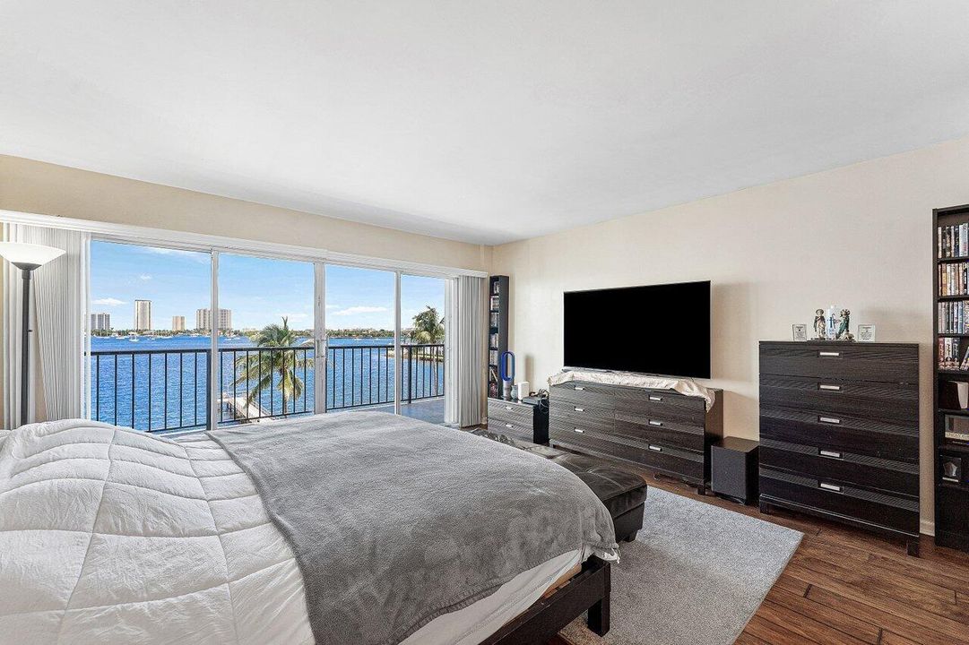015-3040LakeShoreDrive-502-RivieraBeach-