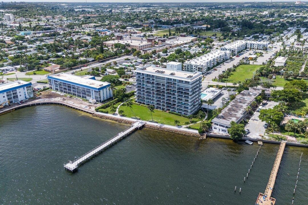 046-3040LakeShoreDrive-502-RivieraBeach-
