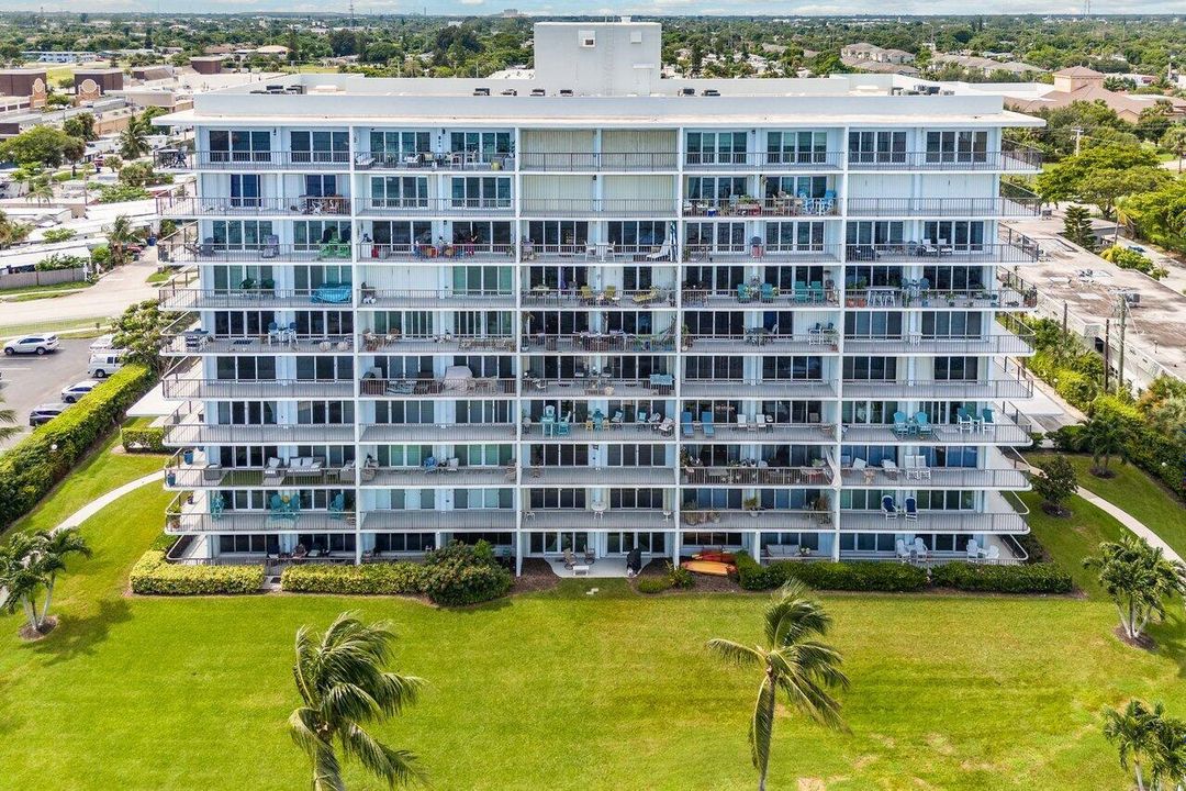 042-3040LakeShoreDrive-502-RivieraBeach-