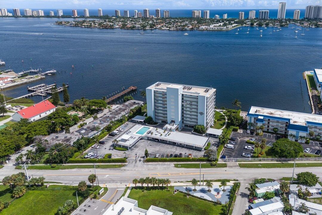 050-3040LakeShoreDrive-502-RivieraBeach-
