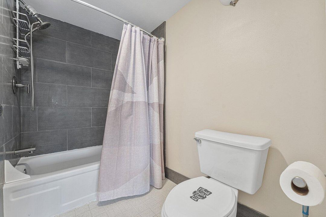 014-3040LakeShoreDrive-502-RivieraBeach-