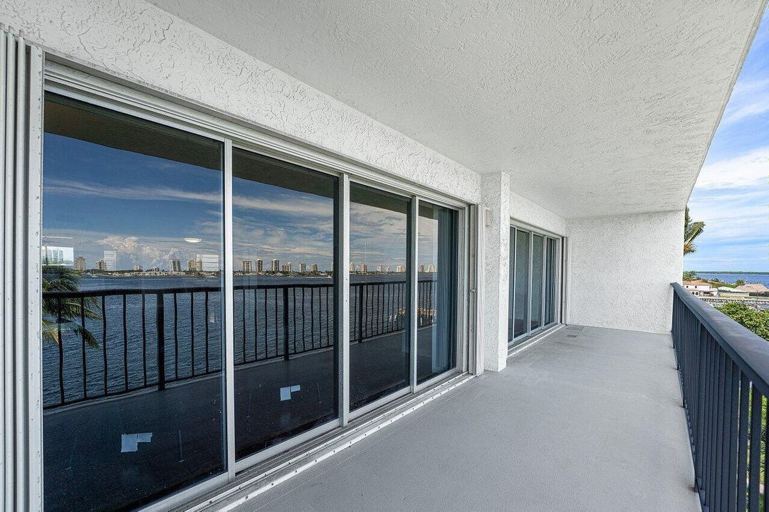 024-3040LakeShoreDrive-502-RivieraBeach-