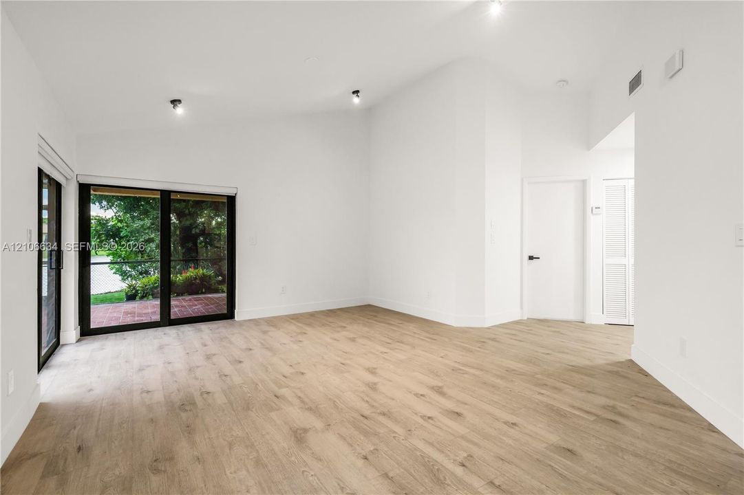 En Venta: $540,000 (2 camas, 2 baños, 1242 Pies cuadrados)