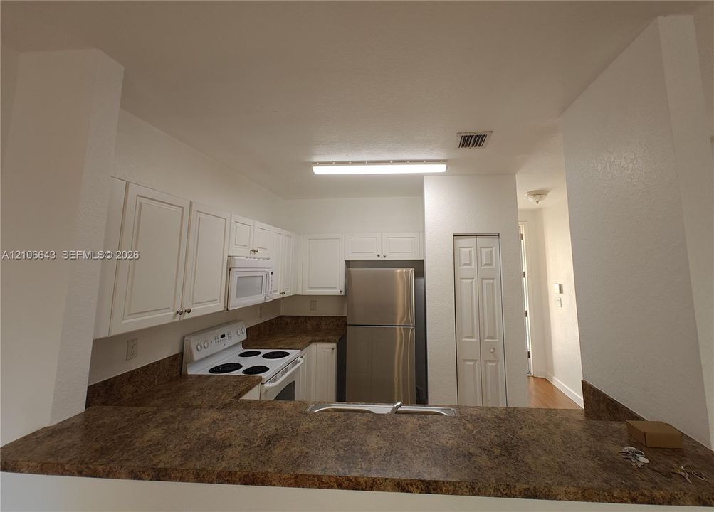 For Sale: $249,000 (3 beds, 2 baths, 1069 Square Feet)