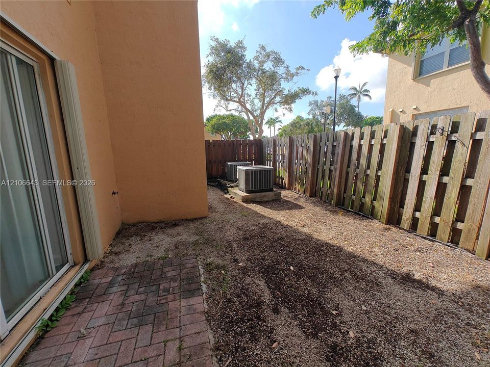 For Sale: $249,000 (3 beds, 2 baths, 1069 Square Feet)