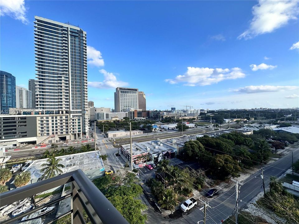 For Rent: $2,800 (1 beds, 1 baths, 729 Square Feet)