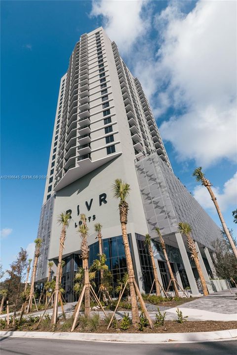 For Rent: $2,800 (1 beds, 1 baths, 729 Square Feet)