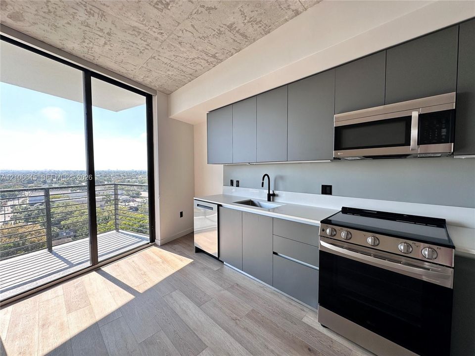 For Rent: $2,800 (1 beds, 1 baths, 729 Square Feet)