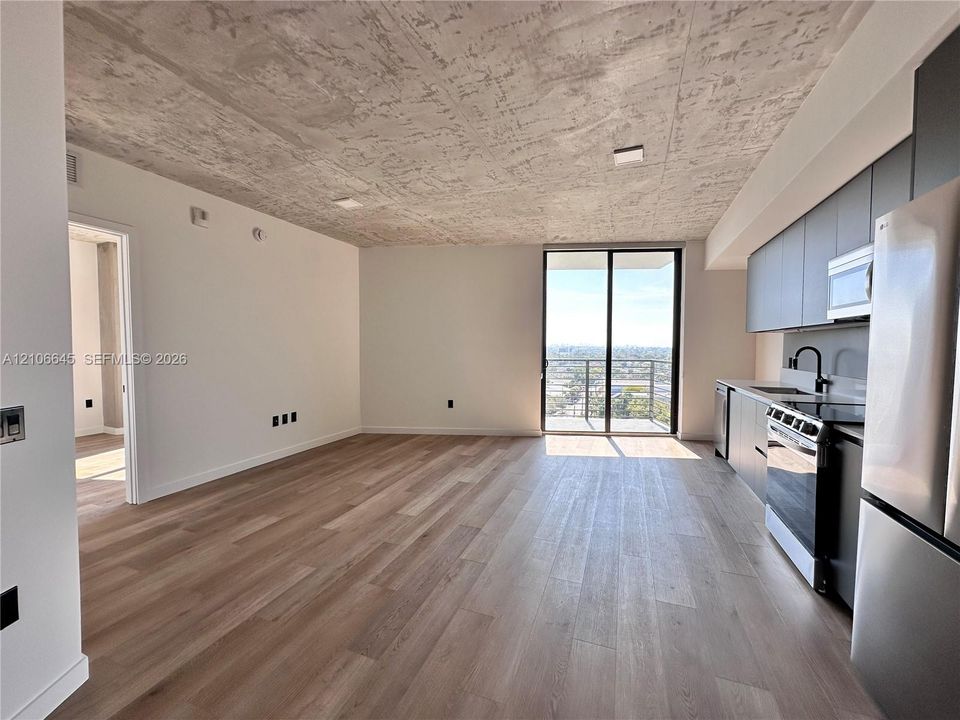 For Rent: $2,800 (1 beds, 1 baths, 729 Square Feet)