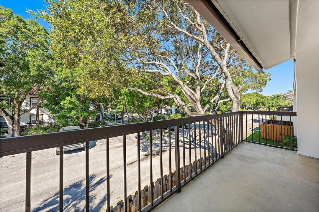 3402 Gardens E Dr Patio