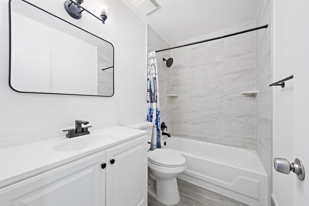 3402 Gardens E Dr 2nd Bath 1