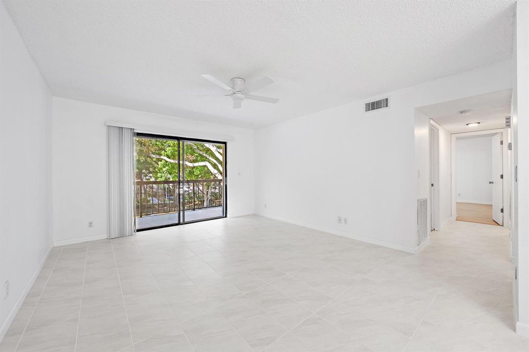 3402 Gardens E Dr Living 1