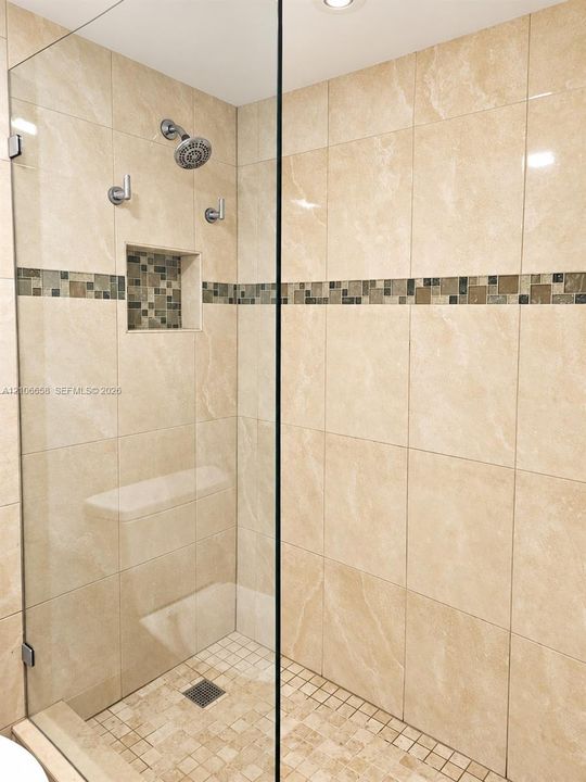 For Rent: $2,200 (2 beds, 2 baths, 1015 Square Feet)
