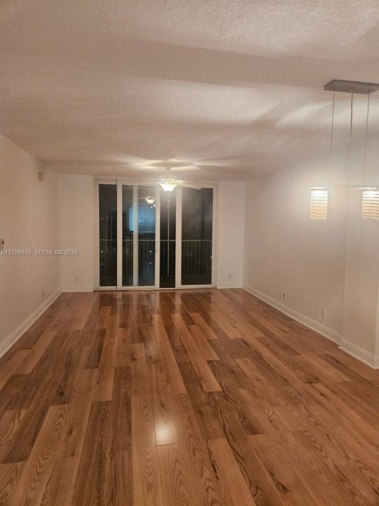 For Rent: $2,200 (2 beds, 2 baths, 1015 Square Feet)