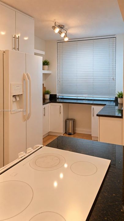 For Rent: $2,200 (2 beds, 2 baths, 1015 Square Feet)