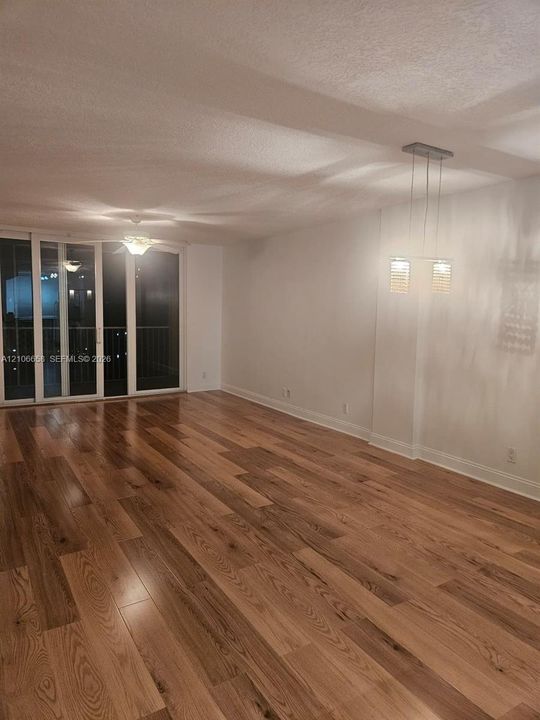 For Rent: $2,200 (2 beds, 2 baths, 1015 Square Feet)