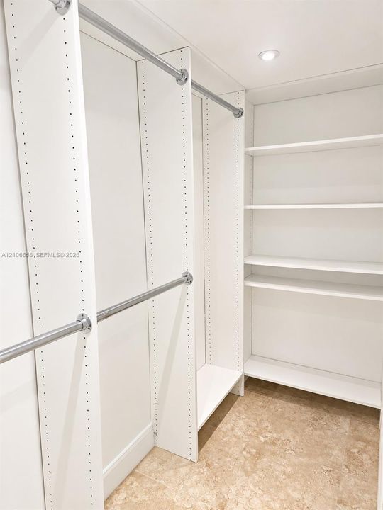 For Rent: $2,200 (2 beds, 2 baths, 1015 Square Feet)