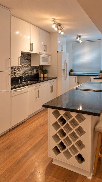 For Rent: $2,200 (2 beds, 2 baths, 1015 Square Feet)