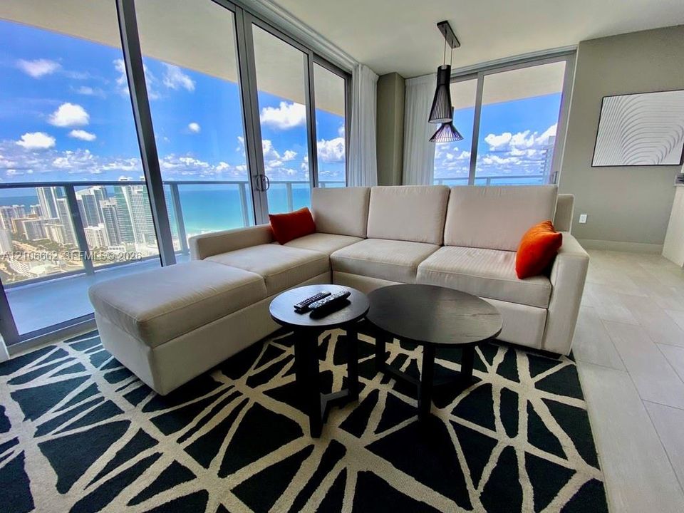 For Sale: $780,000 (2 beds, 2 baths, 1075 Square Feet)