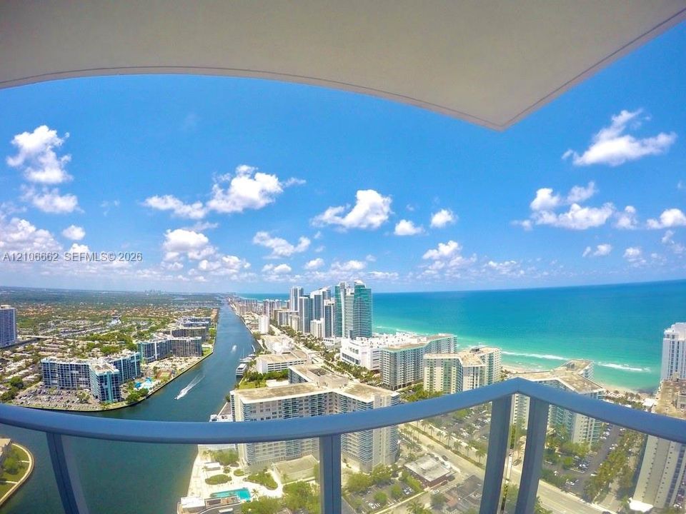 For Sale: $780,000 (2 beds, 2 baths, 1075 Square Feet)