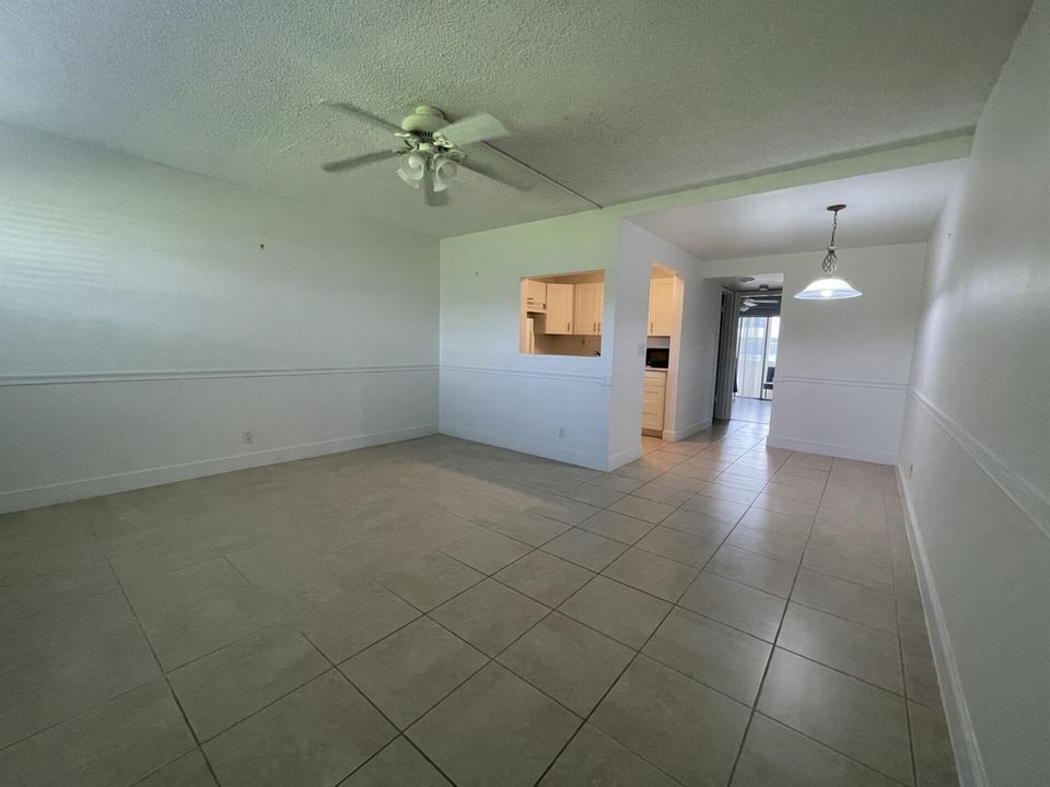 Living Room/Dining Area
