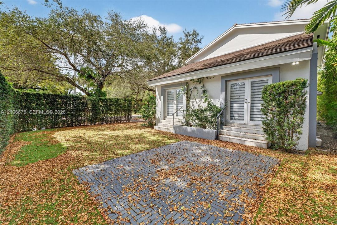 For Sale: $1,750,000 (3 beds, 3 baths, 2125 Square Feet)
