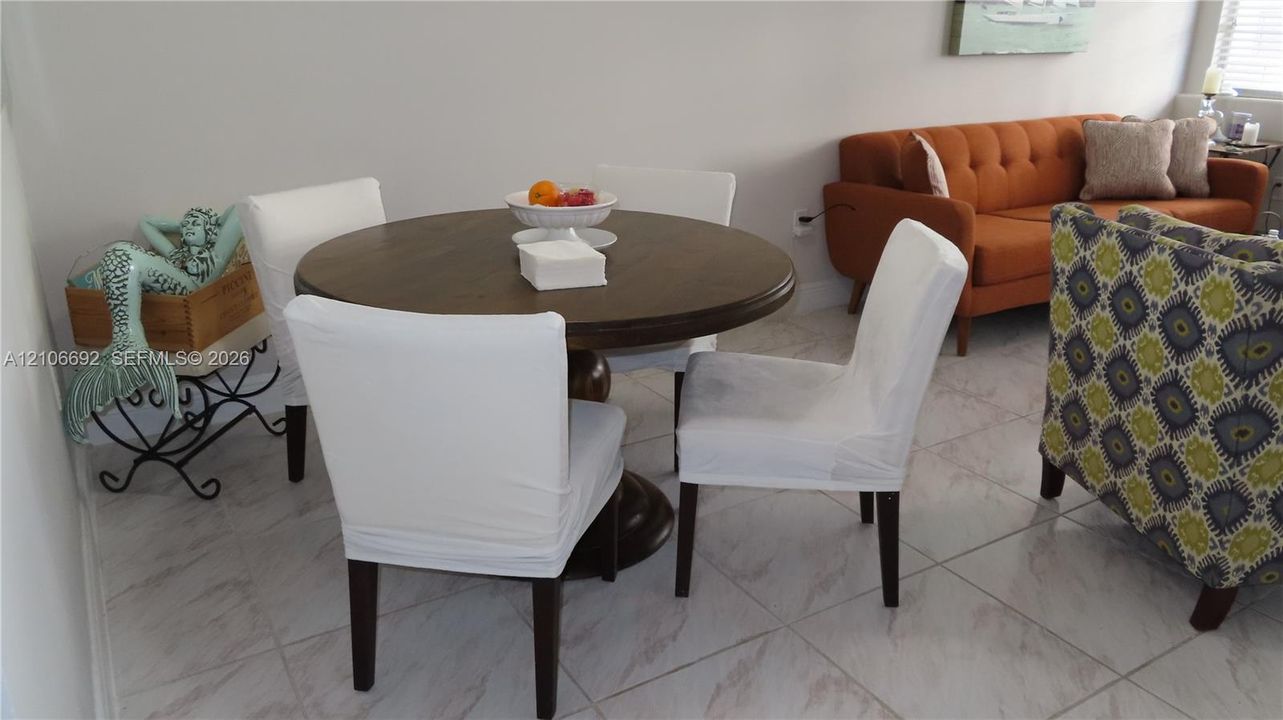 Light-toned tile flooring with marble-patterned veining