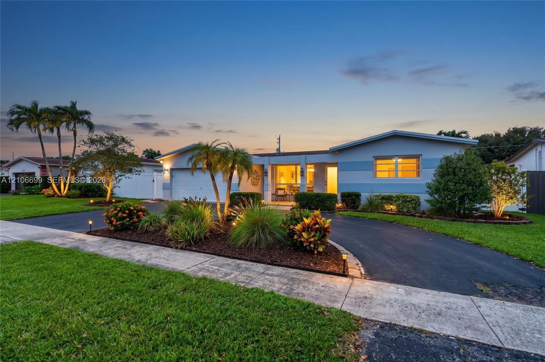 For Sale: $650,000 (3 beds, 2 baths, 1762 Square Feet)