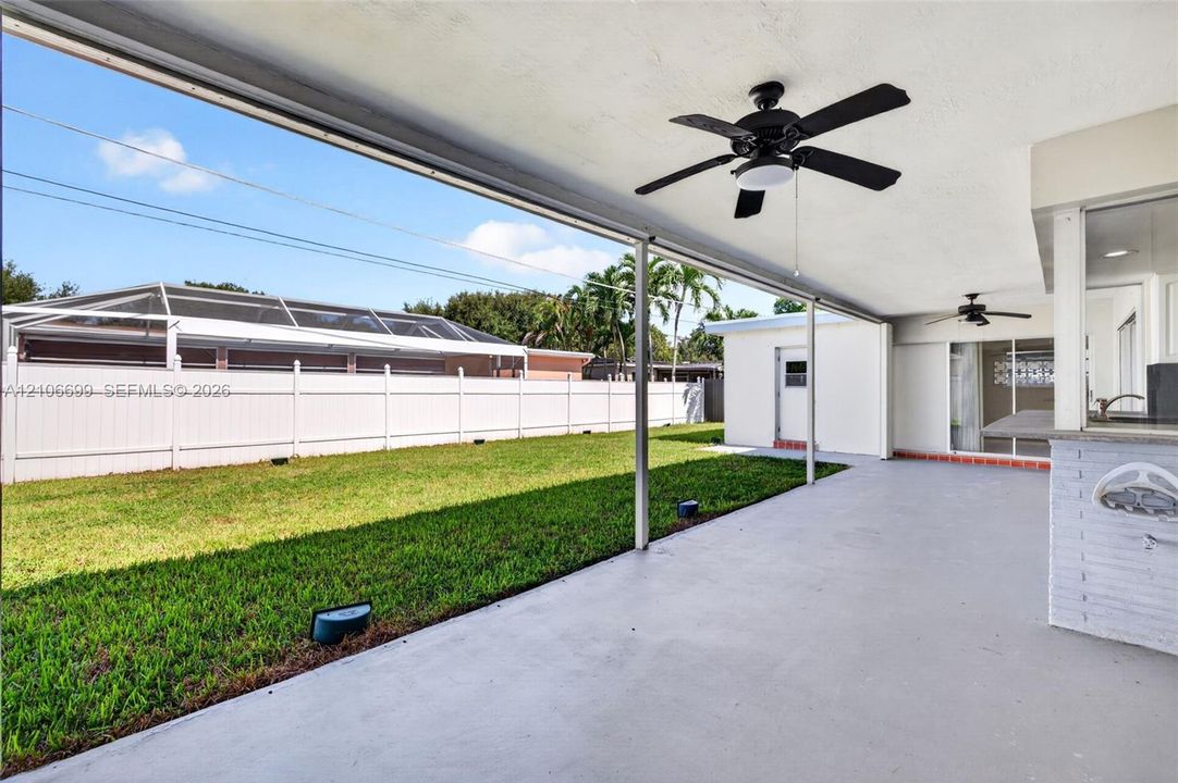 For Sale: $650,000 (3 beds, 2 baths, 1762 Square Feet)