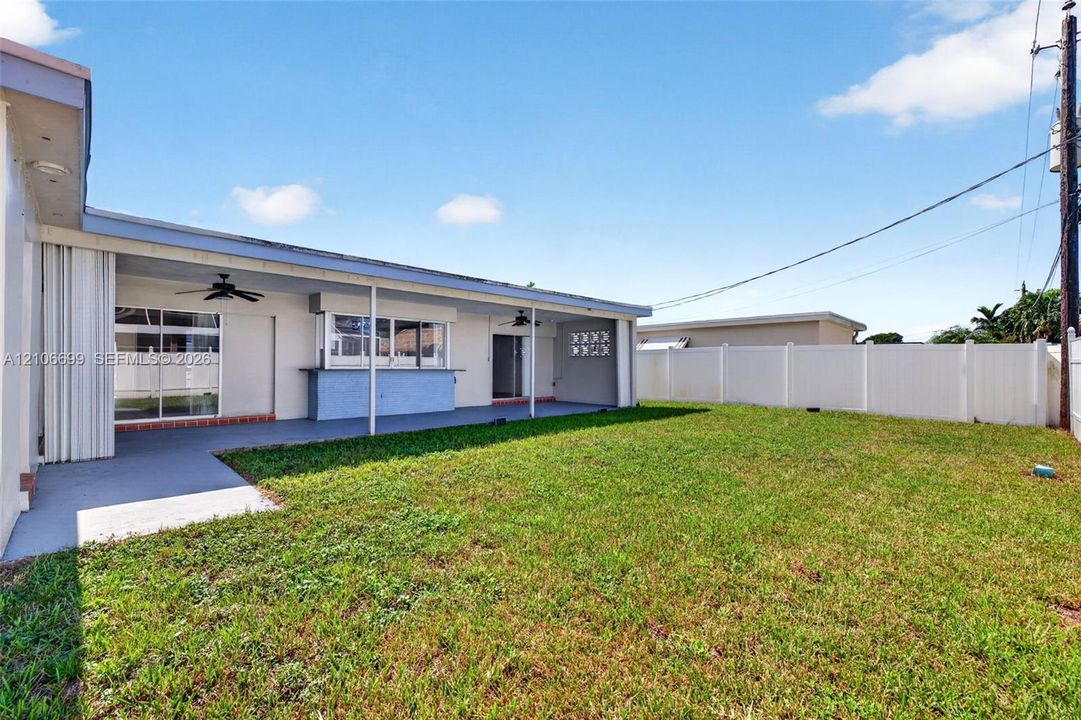 For Sale: $650,000 (3 beds, 2 baths, 1762 Square Feet)